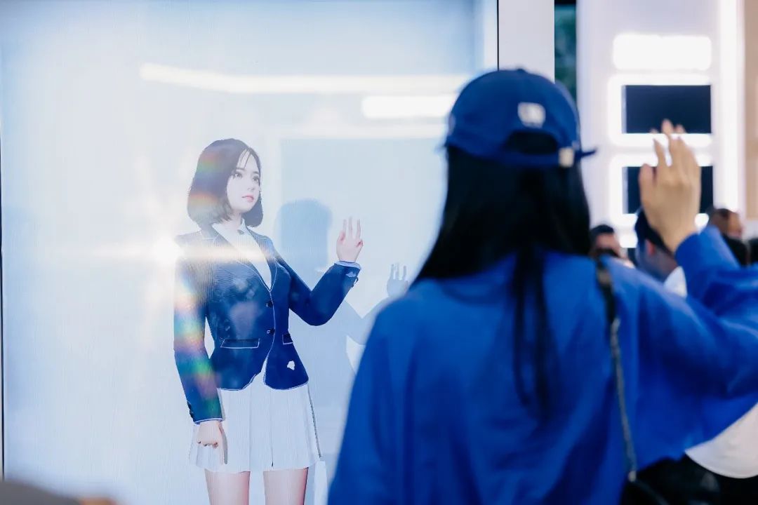 “AI+智能显示”引领未来 九游老哥新品InfoComm展大放异彩